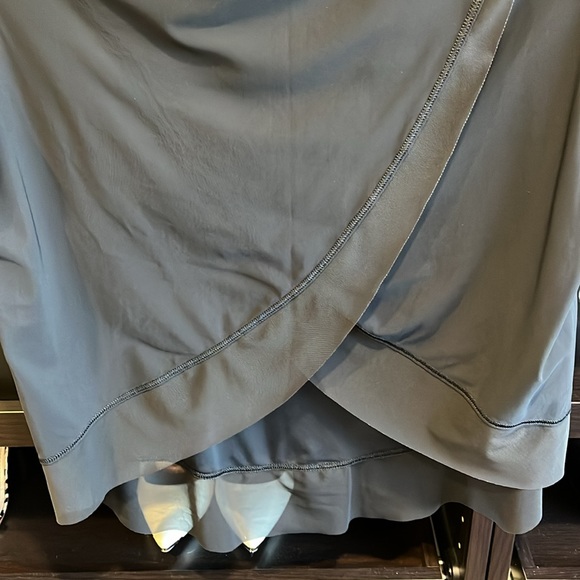 Lululemon top size 6 - Picture 3 of 3